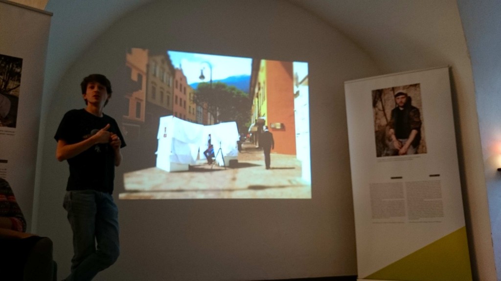 Jacob Mureda presenting "Astra la Vista". Young Futuremakers, ©Open City Museum, 2014.